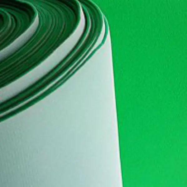 Does the Filmtools 60" Wide Chroma Key Green Screen Fabric - 1 Yard come with a pocket for a rod?