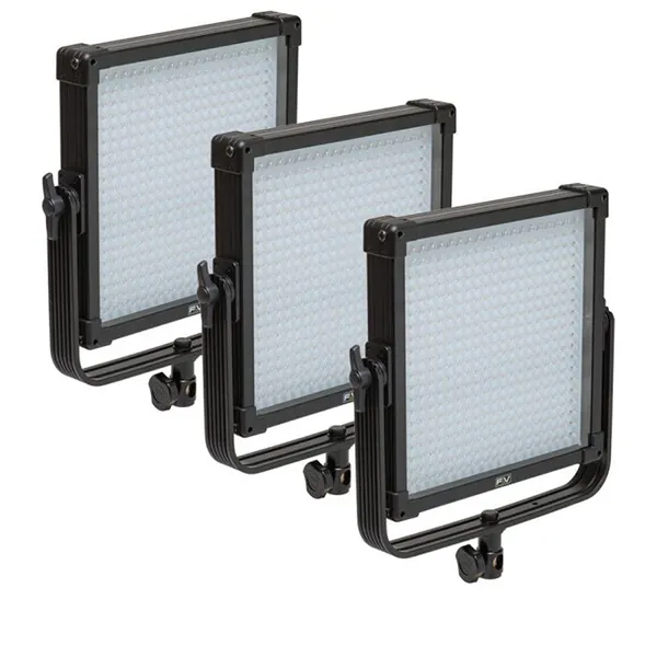 Does the F&V Lighting K4000 3-Light Kit come with barn doors?